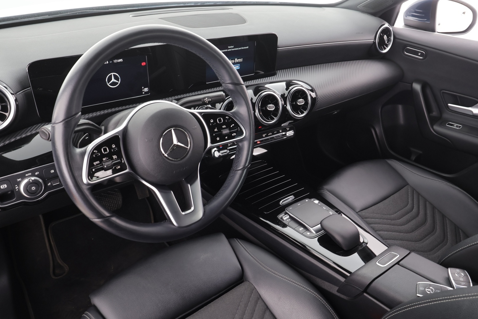 MERCEDES-BENZ A 2022