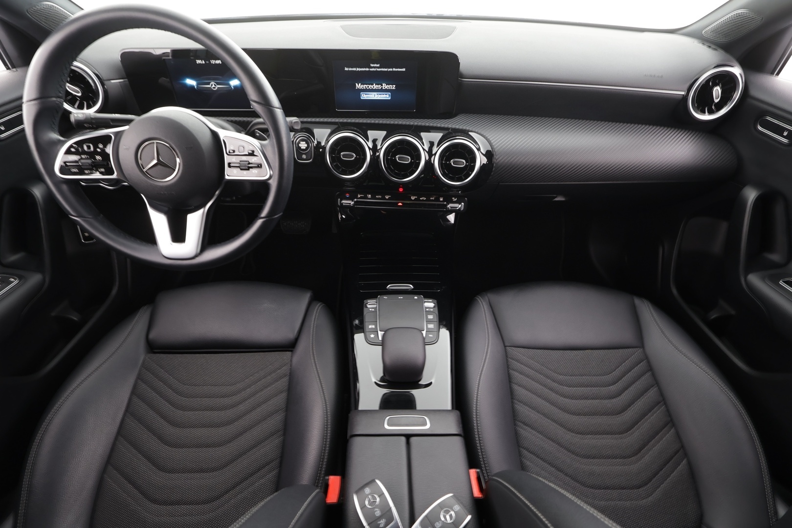 MERCEDES-BENZ A 2022