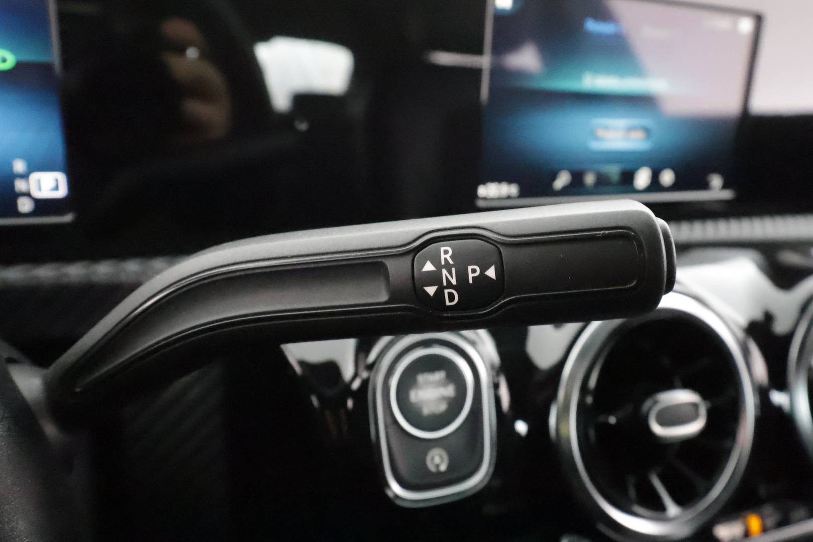 MERCEDES-BENZ A 2022