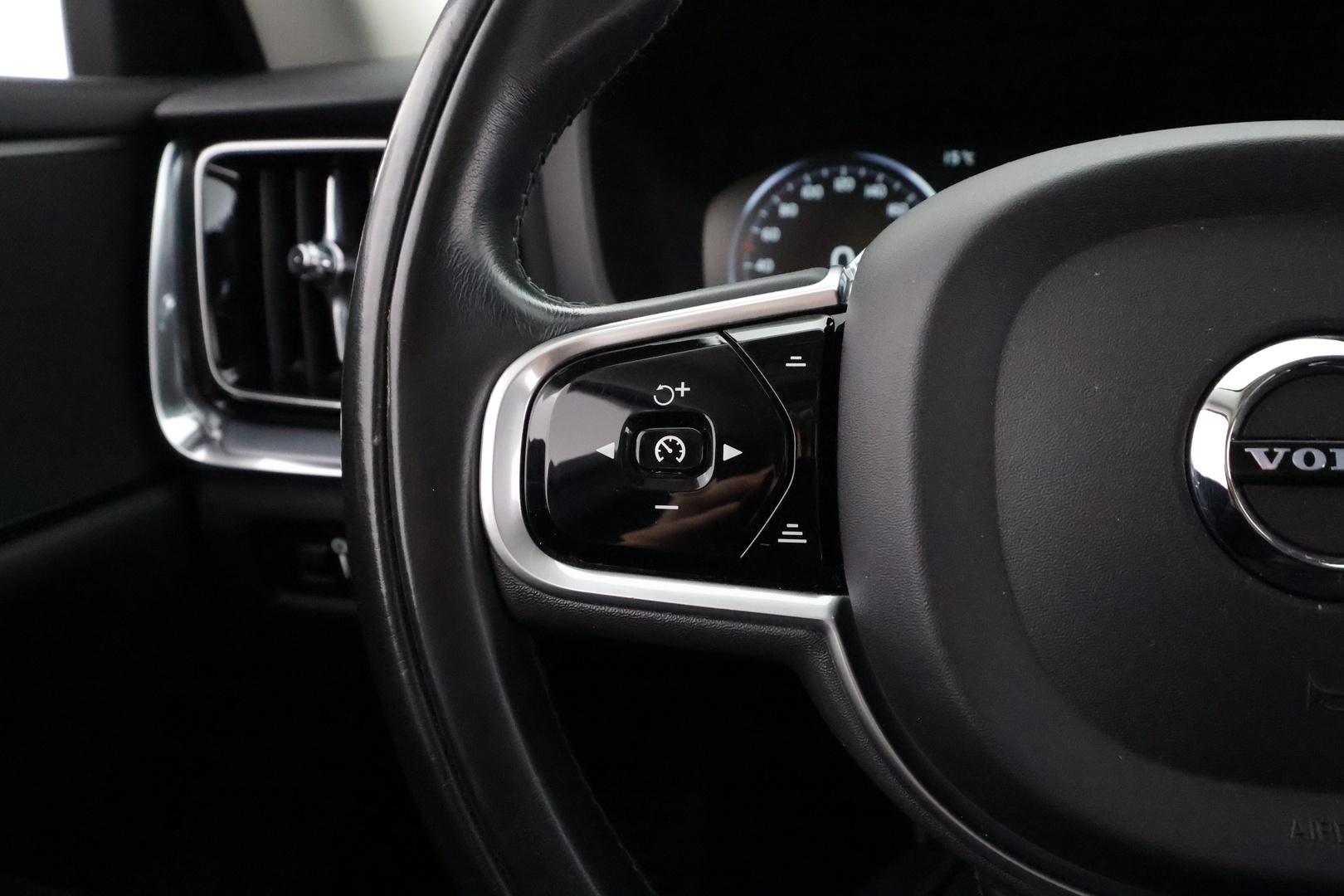 VOLVO V60 2019