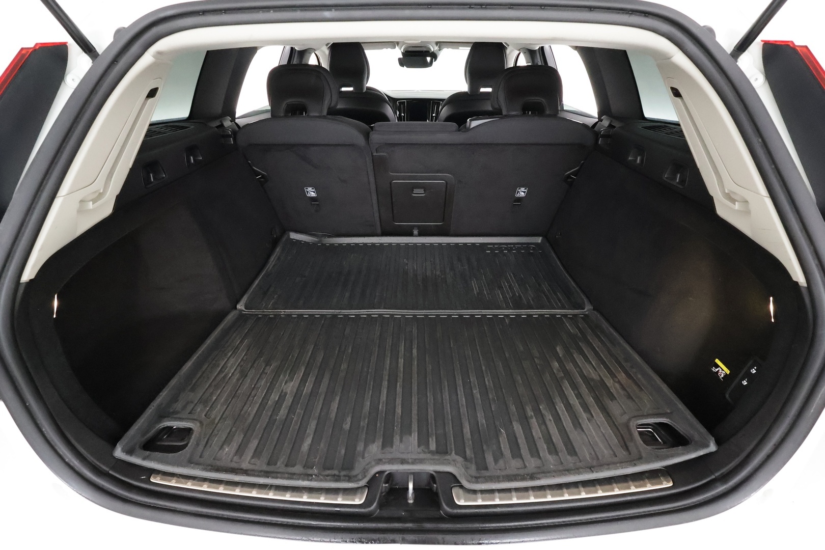 VOLVO V60 2019