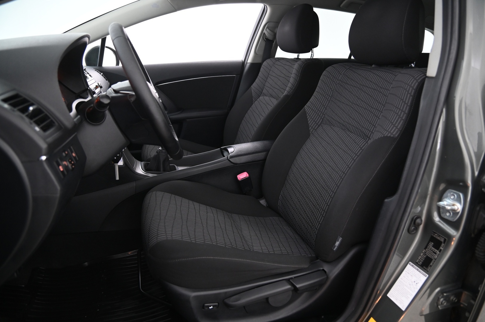 TOYOTA Avensis 2012