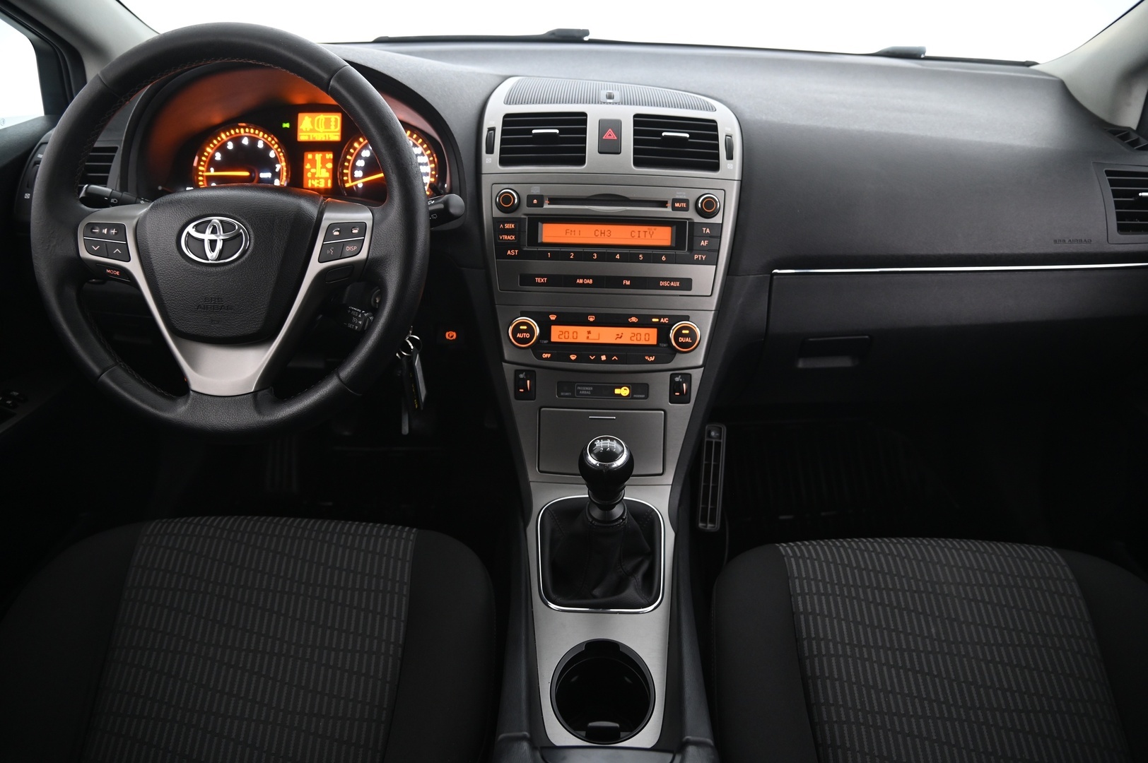TOYOTA Avensis 2012