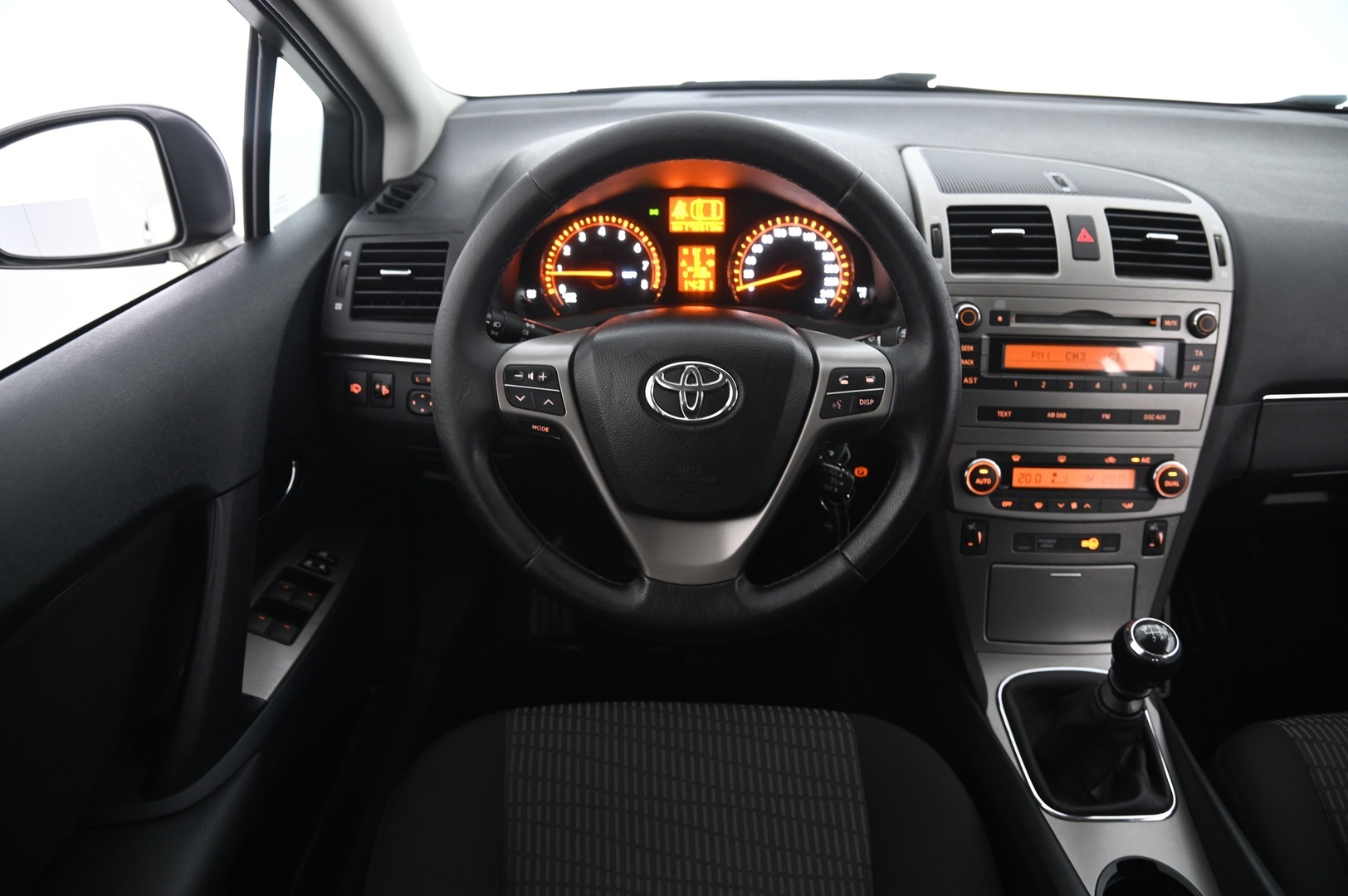 TOYOTA Avensis 2012