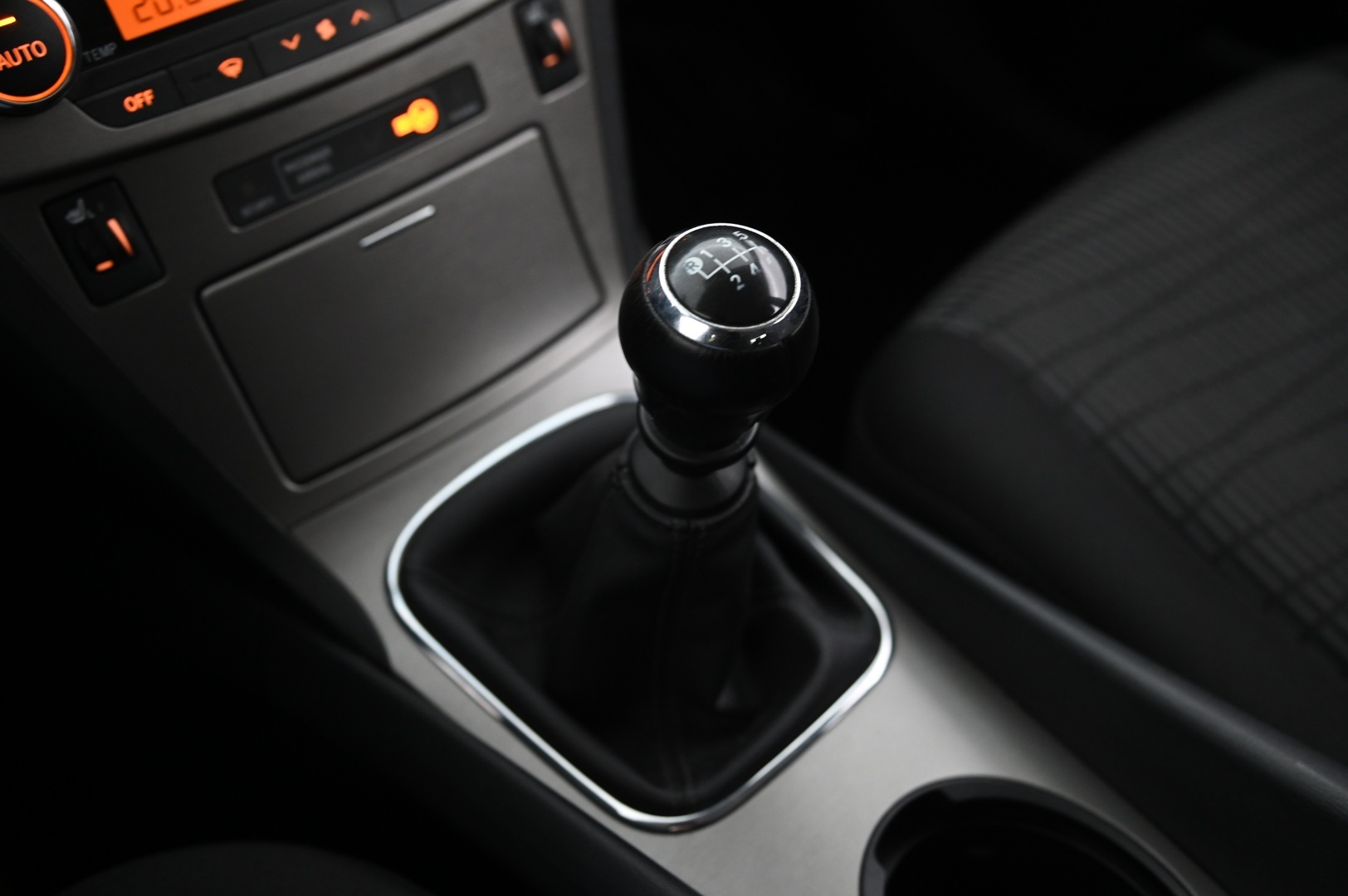 TOYOTA Avensis 2012
