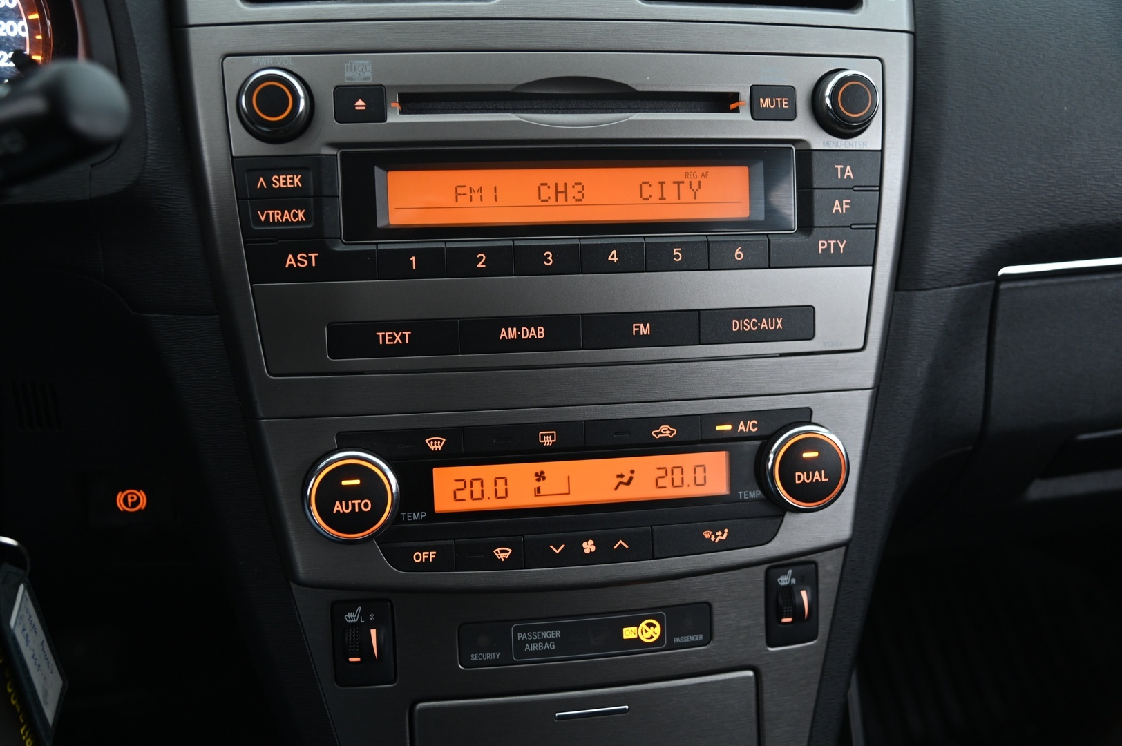 TOYOTA Avensis 2012