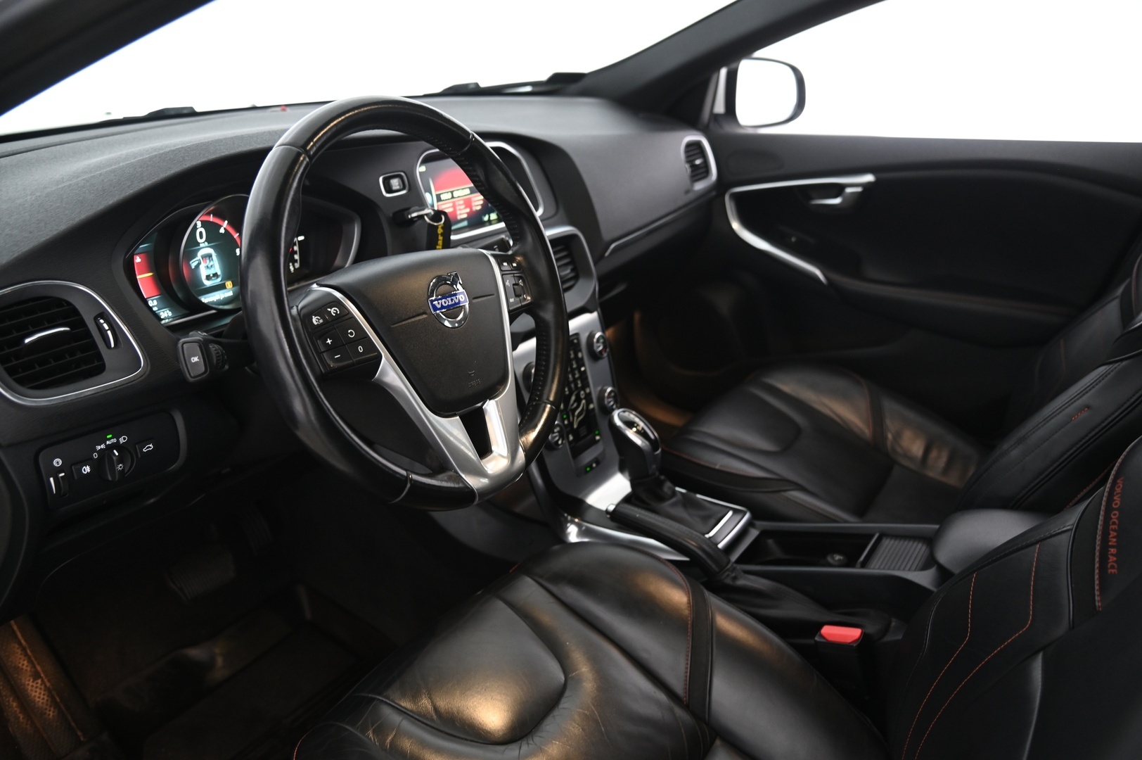 VOLVO V40 2015