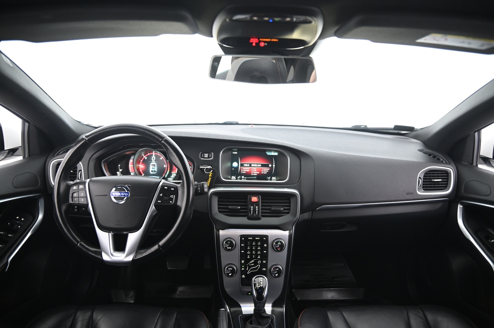 VOLVO V40 2015