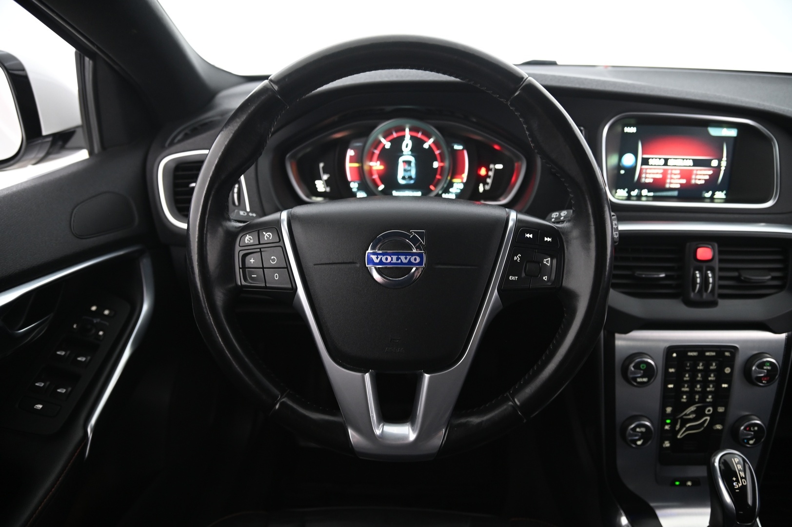 VOLVO V40 2015