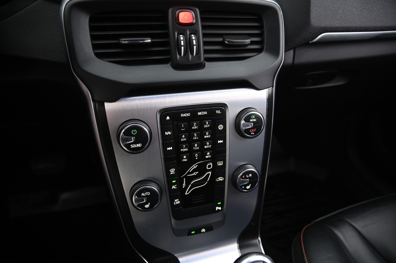 VOLVO V40 2015