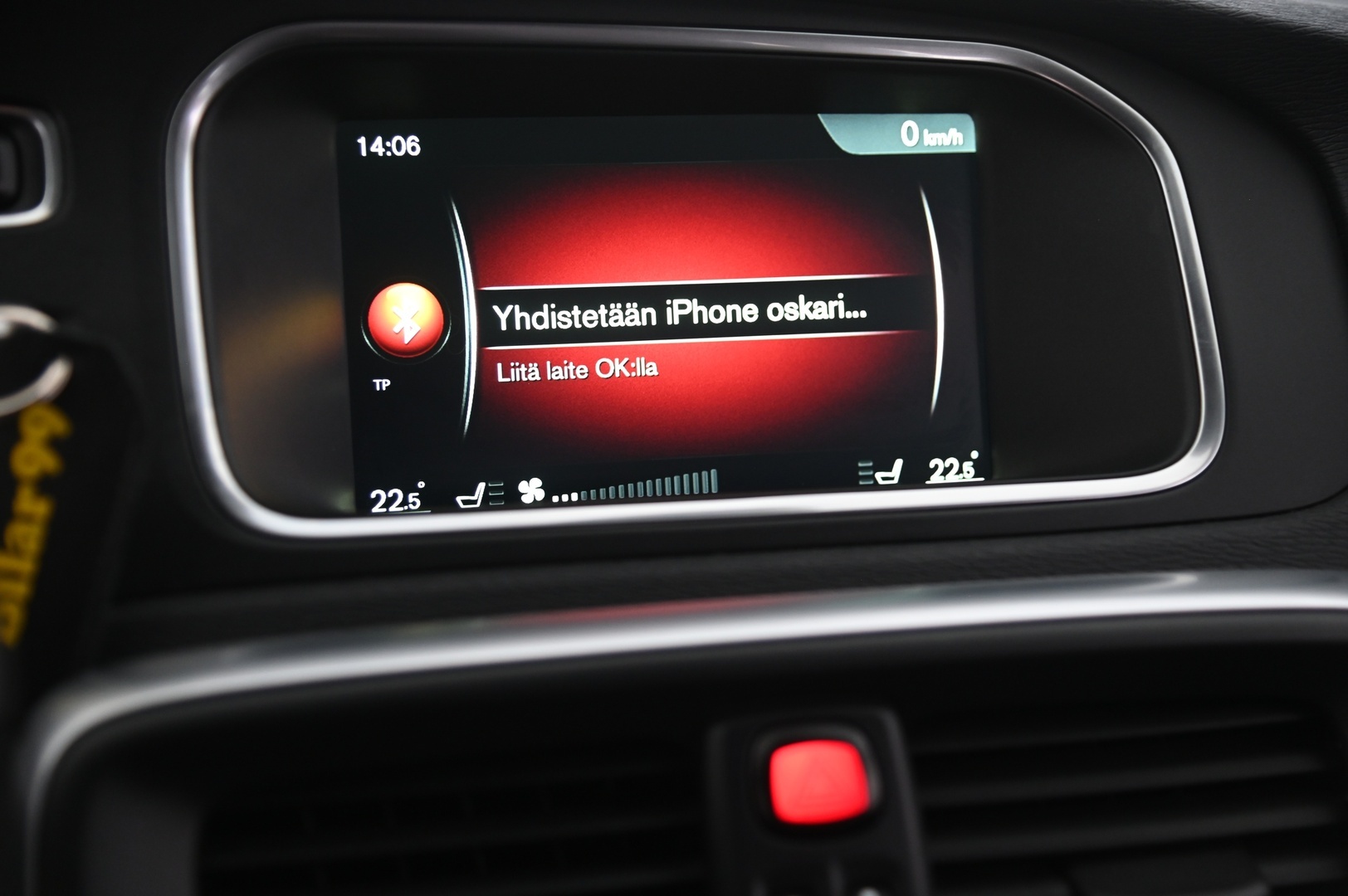 VOLVO V40 2015