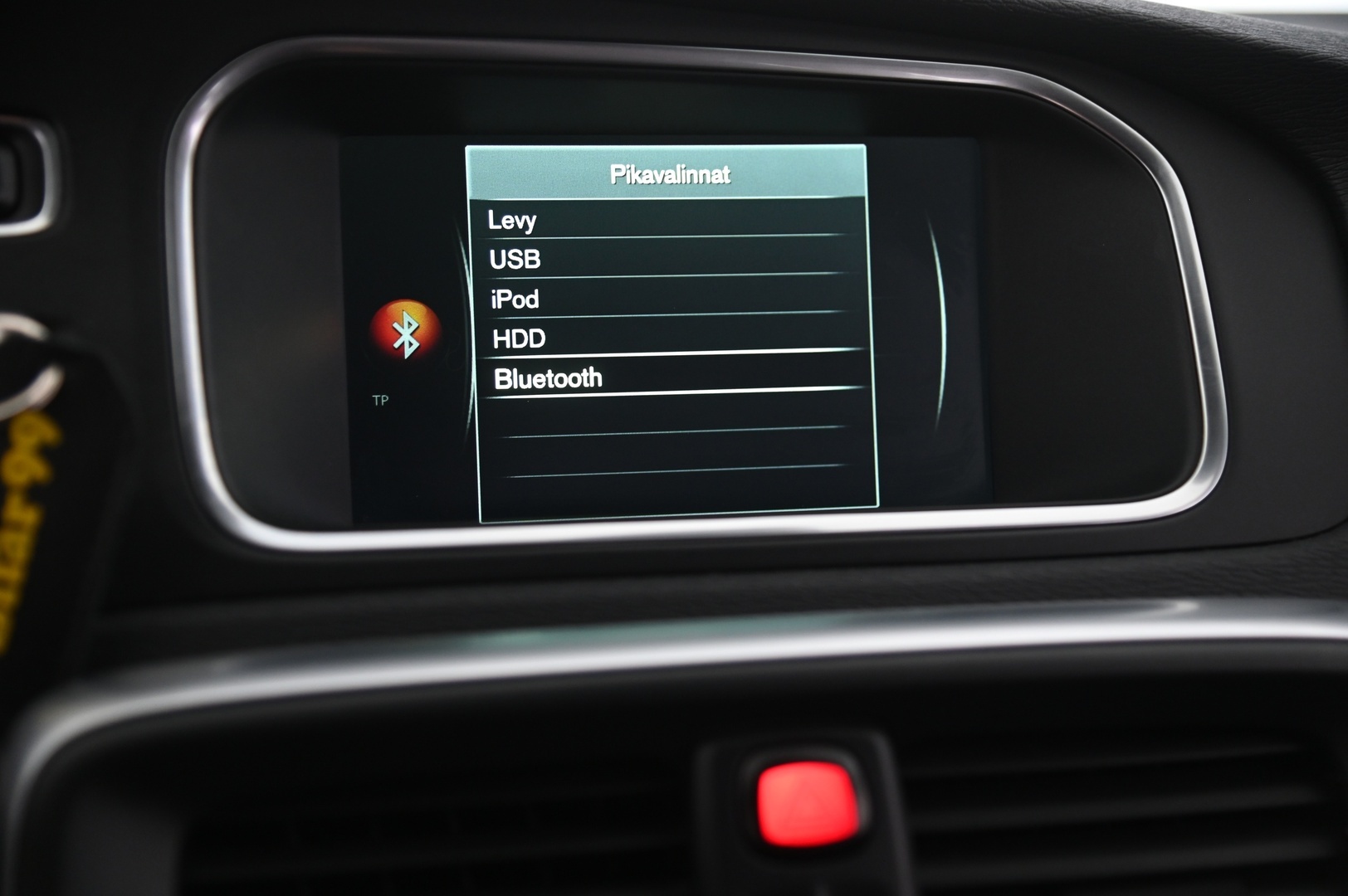 VOLVO V40 2015