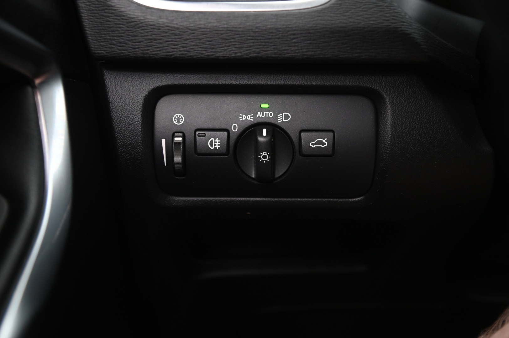 VOLVO V40 2015