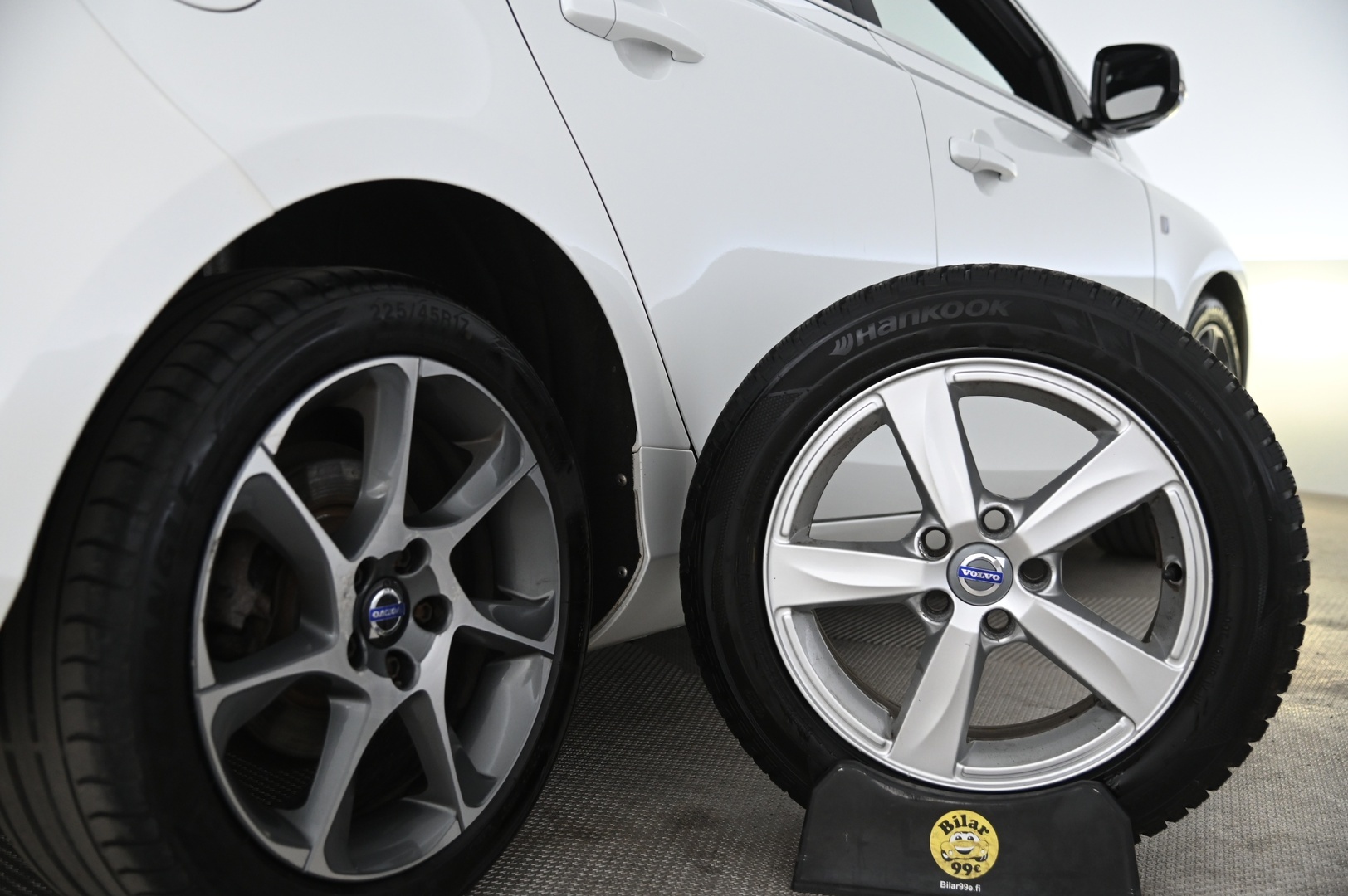 VOLVO V40 2015
