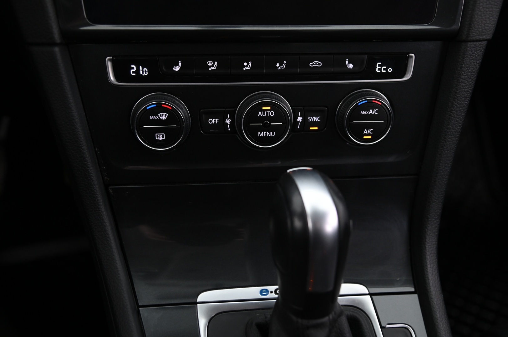 VOLKSWAGEN Golf 2020