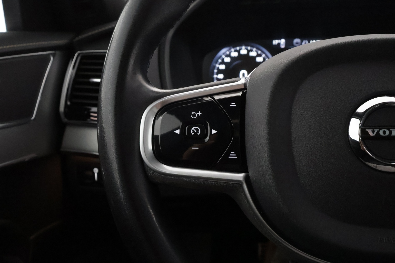 VOLVO XC90 2022