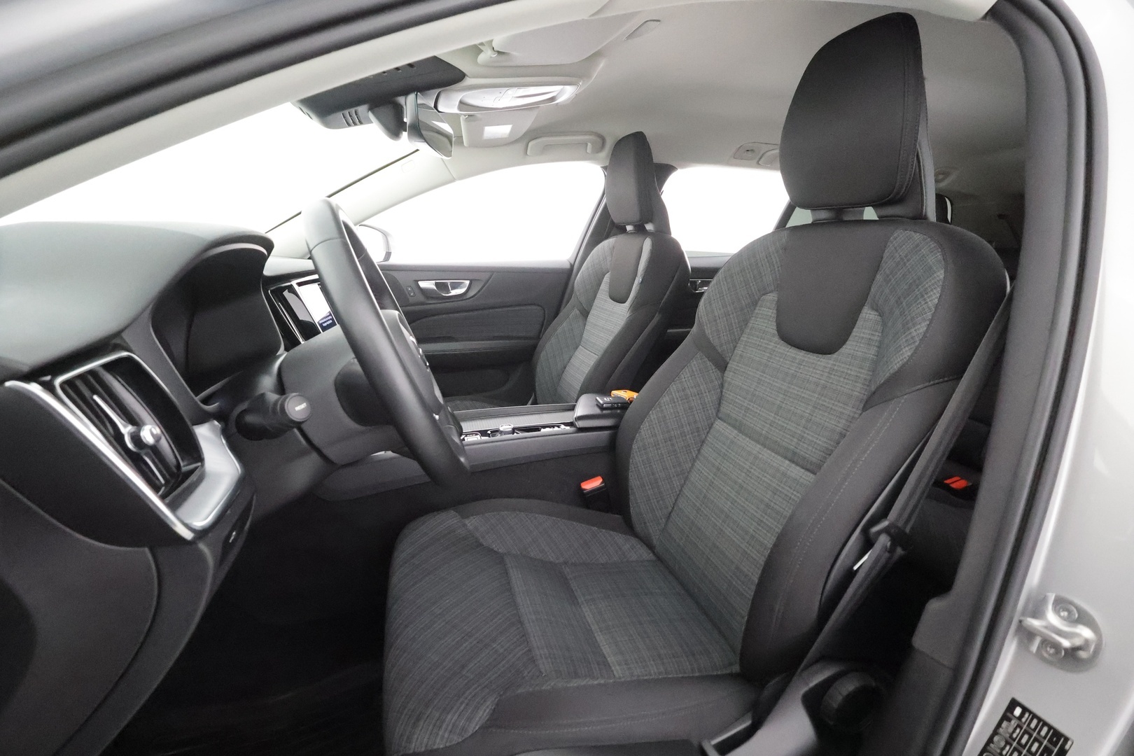 VOLVO V60 2023