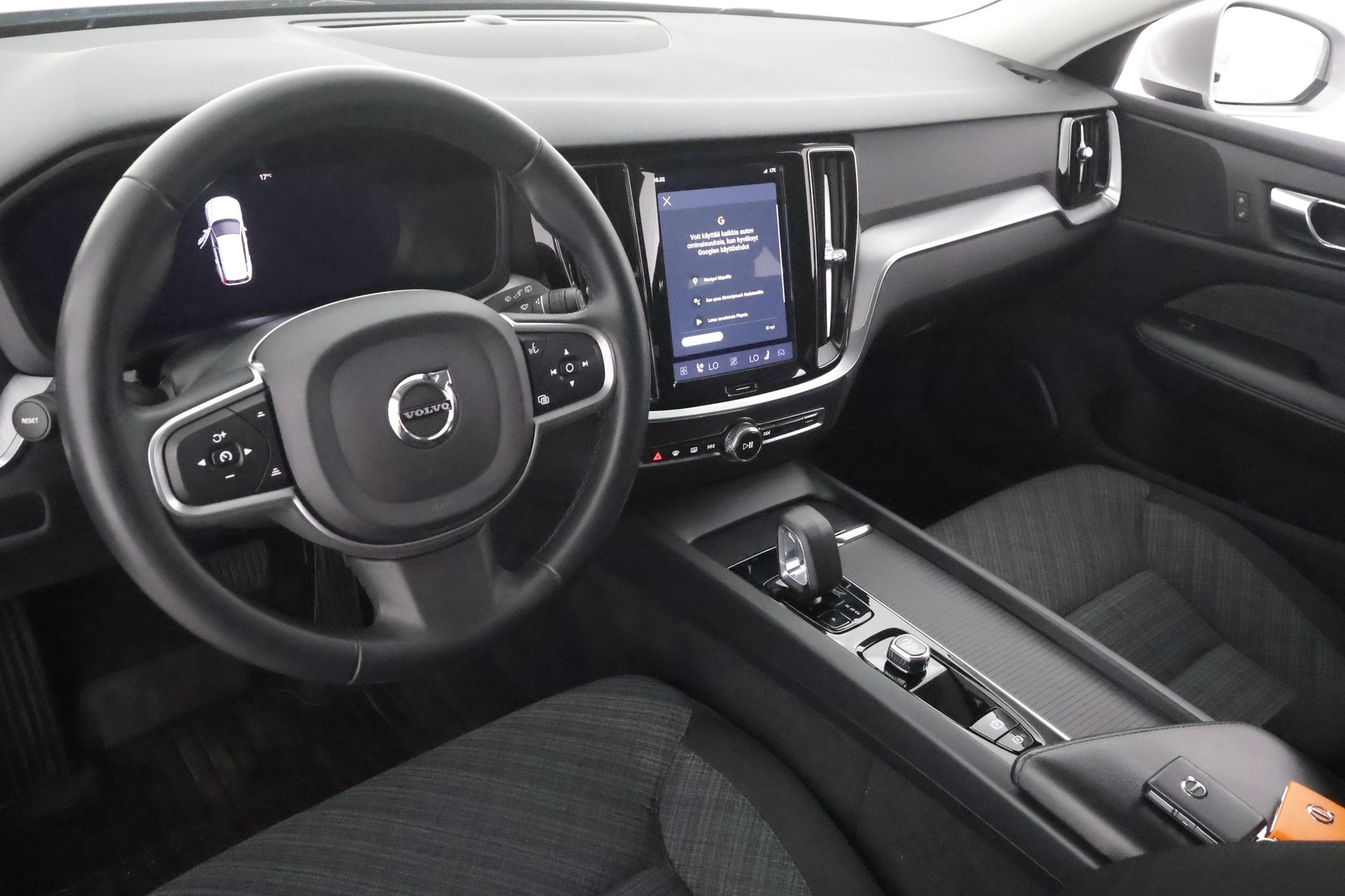 VOLVO V60 2023