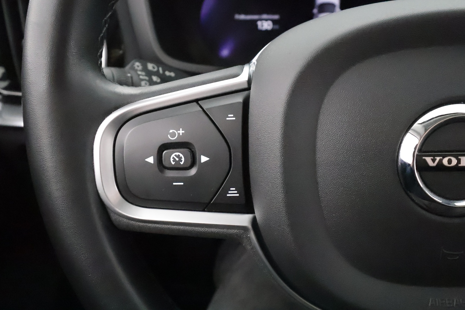 VOLVO V60 2023