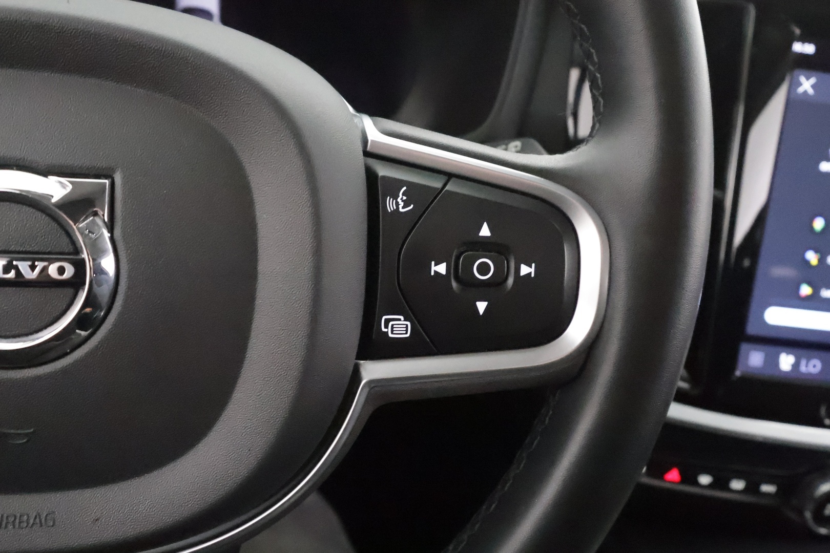 VOLVO V60 2023