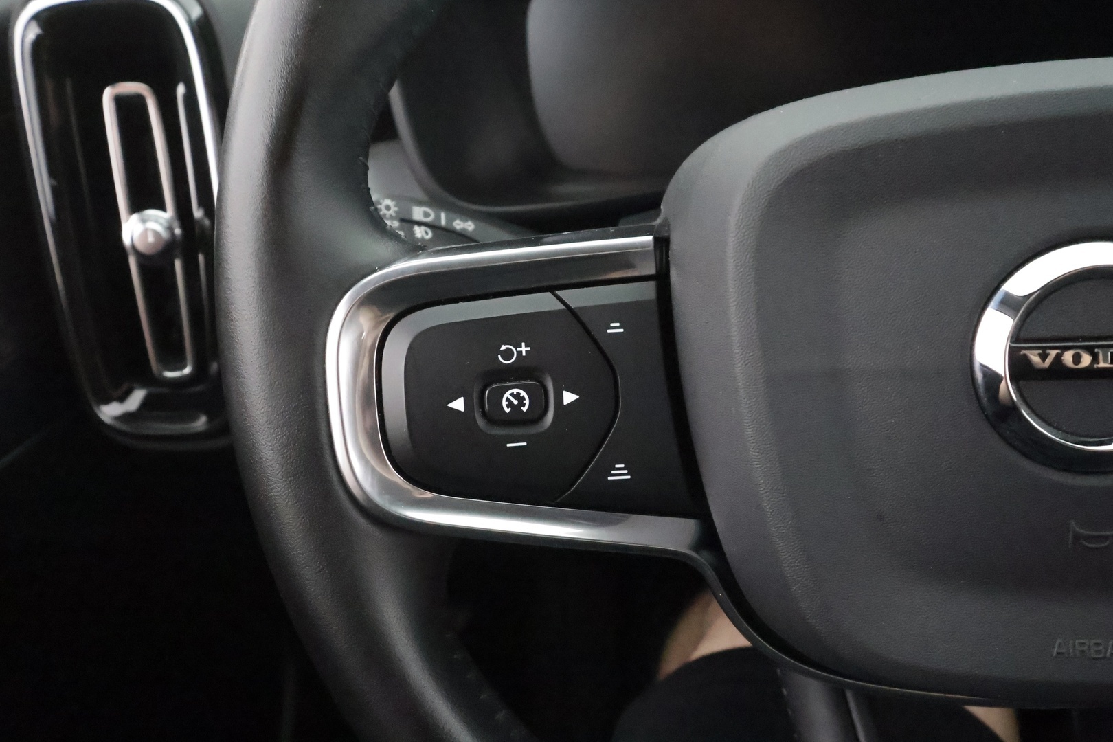 VOLVO XC40 2021