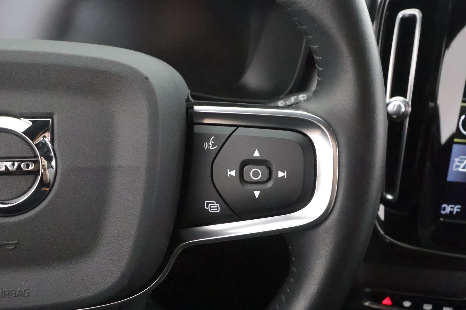 VOLVO XC40 2021