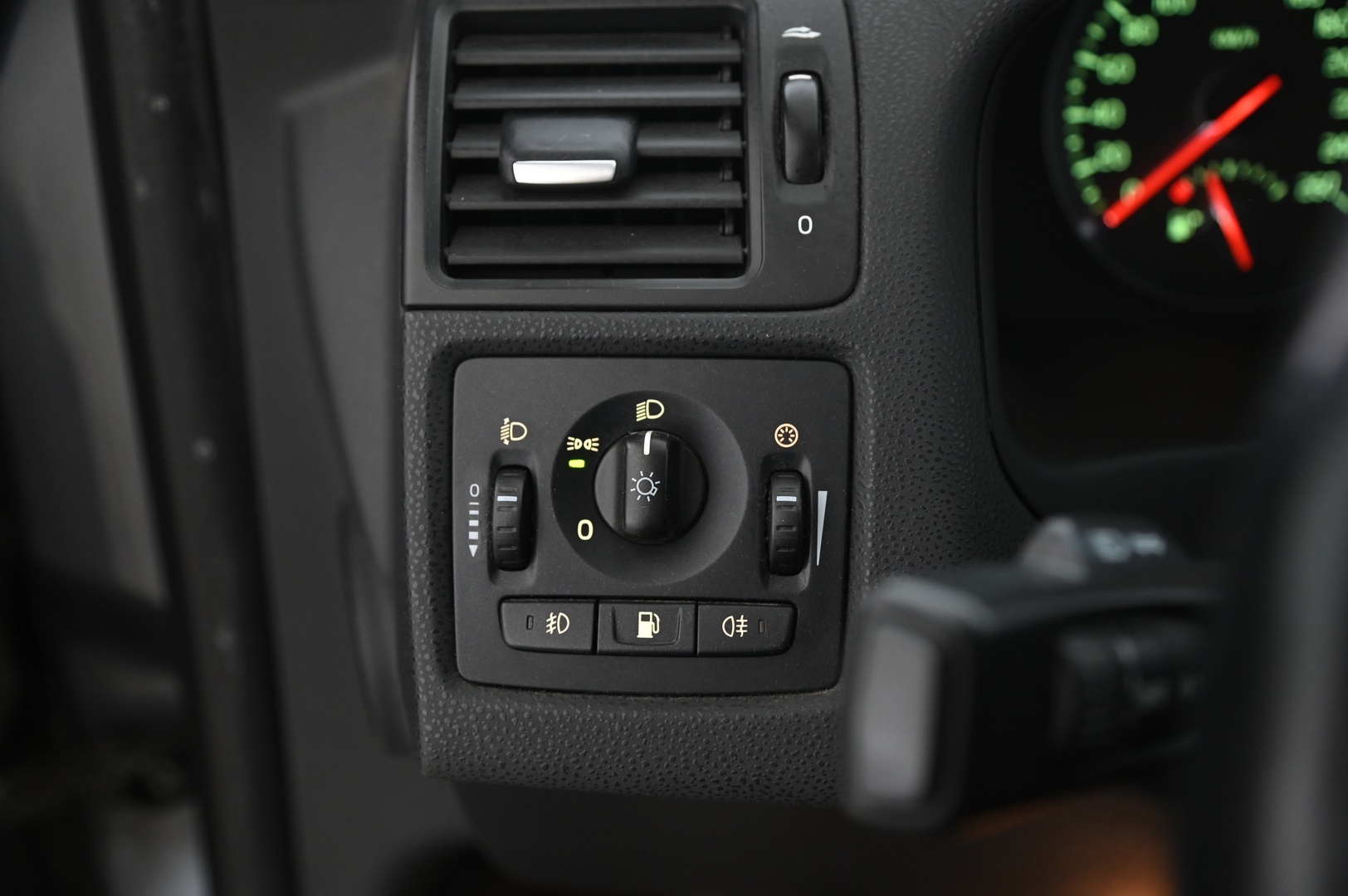 VOLVO V50 2011