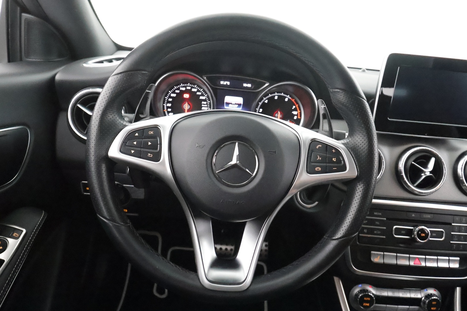 MERCEDES-BENZ CLA 2017