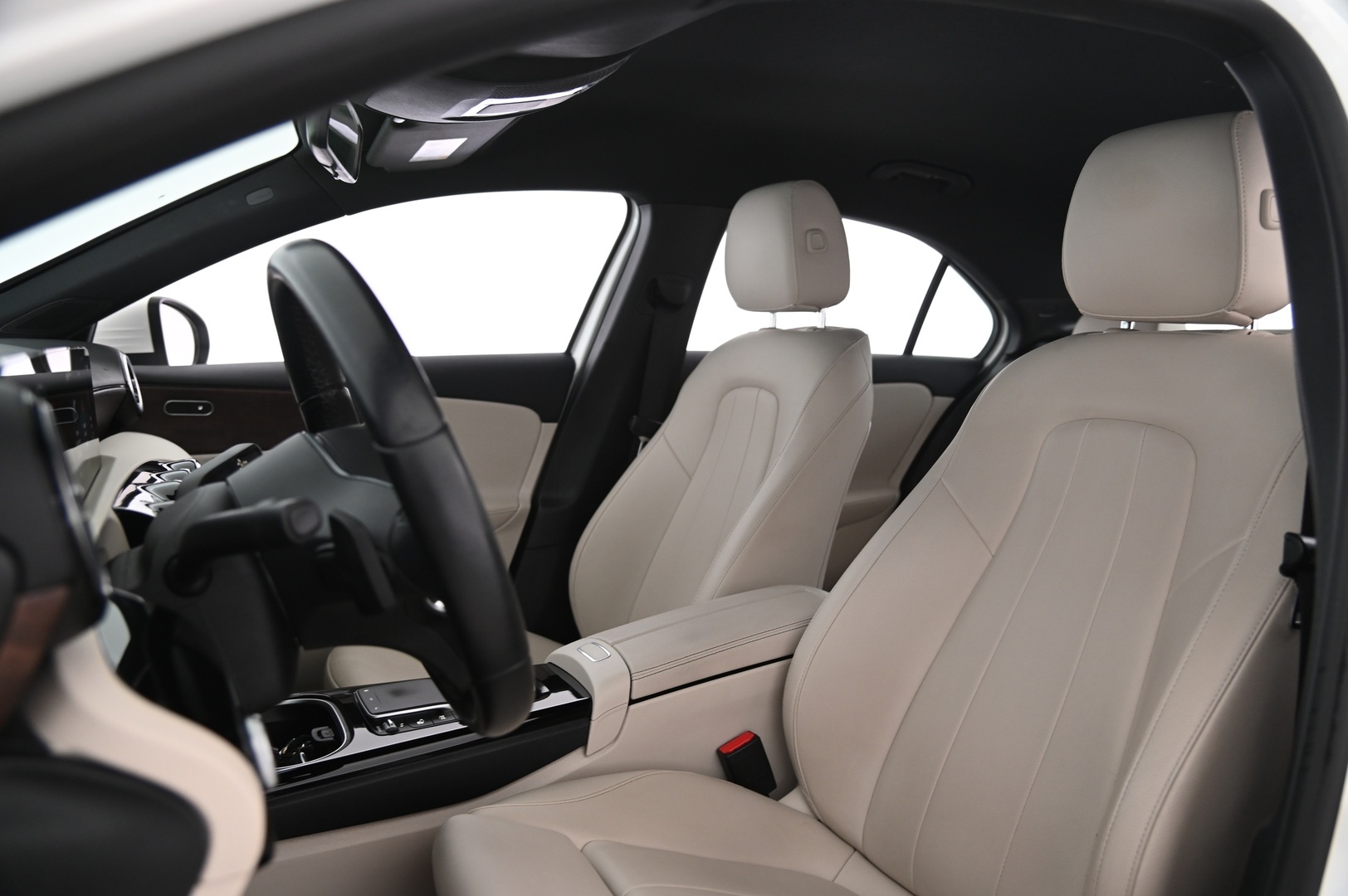 MERCEDES-BENZ A 2022