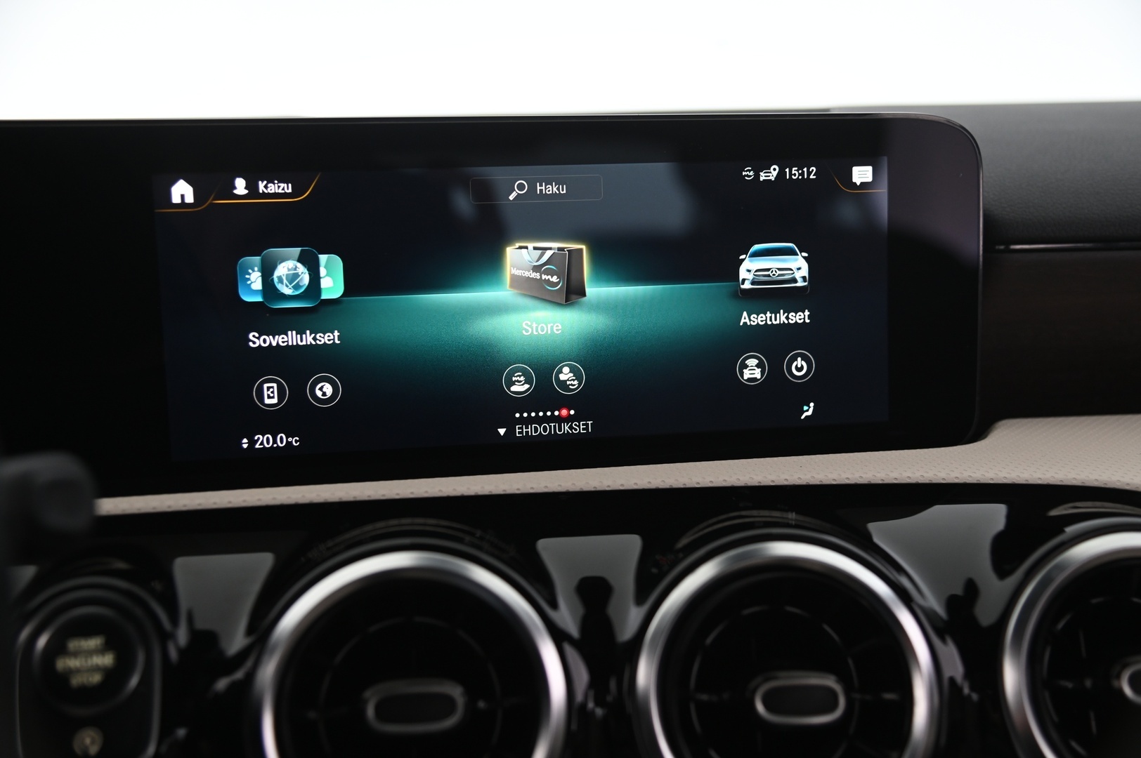 MERCEDES-BENZ A 2022