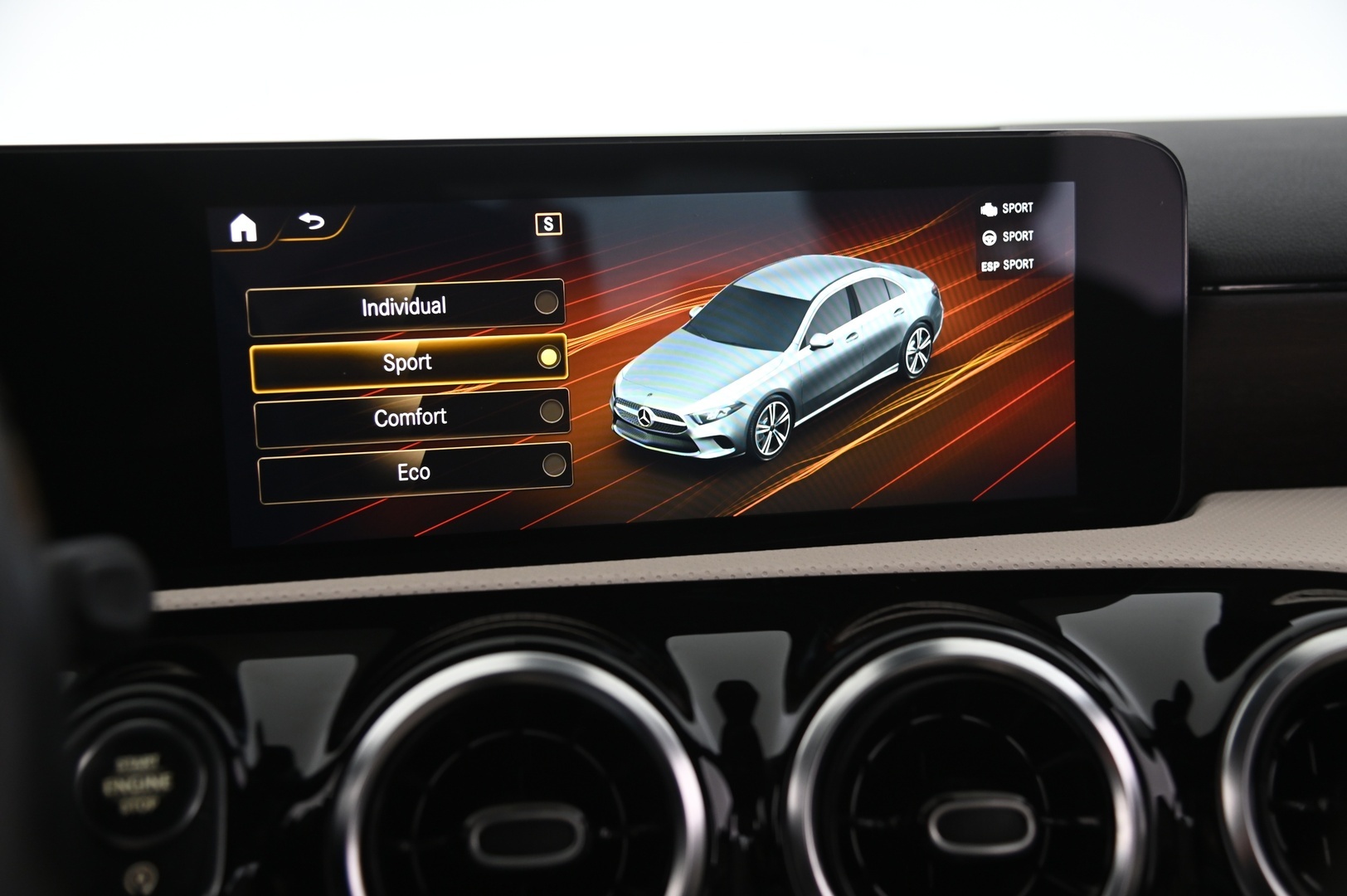 MERCEDES-BENZ A 2022