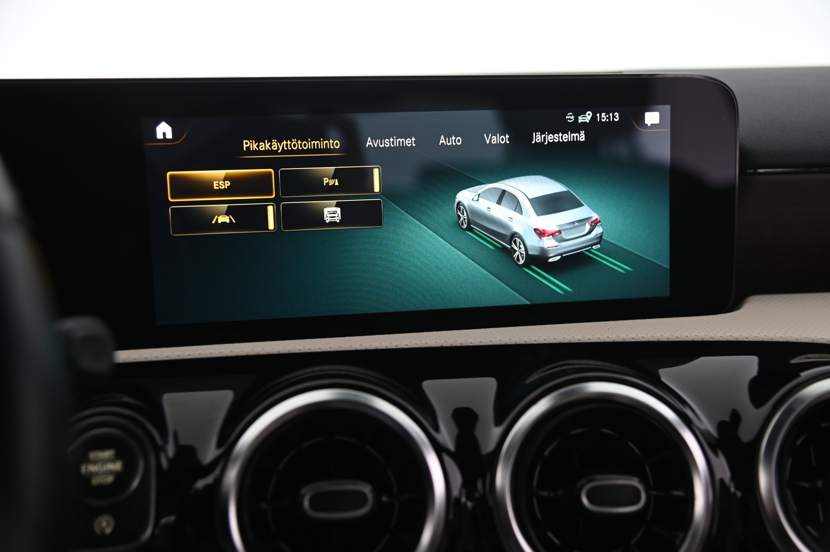 MERCEDES-BENZ A 2022