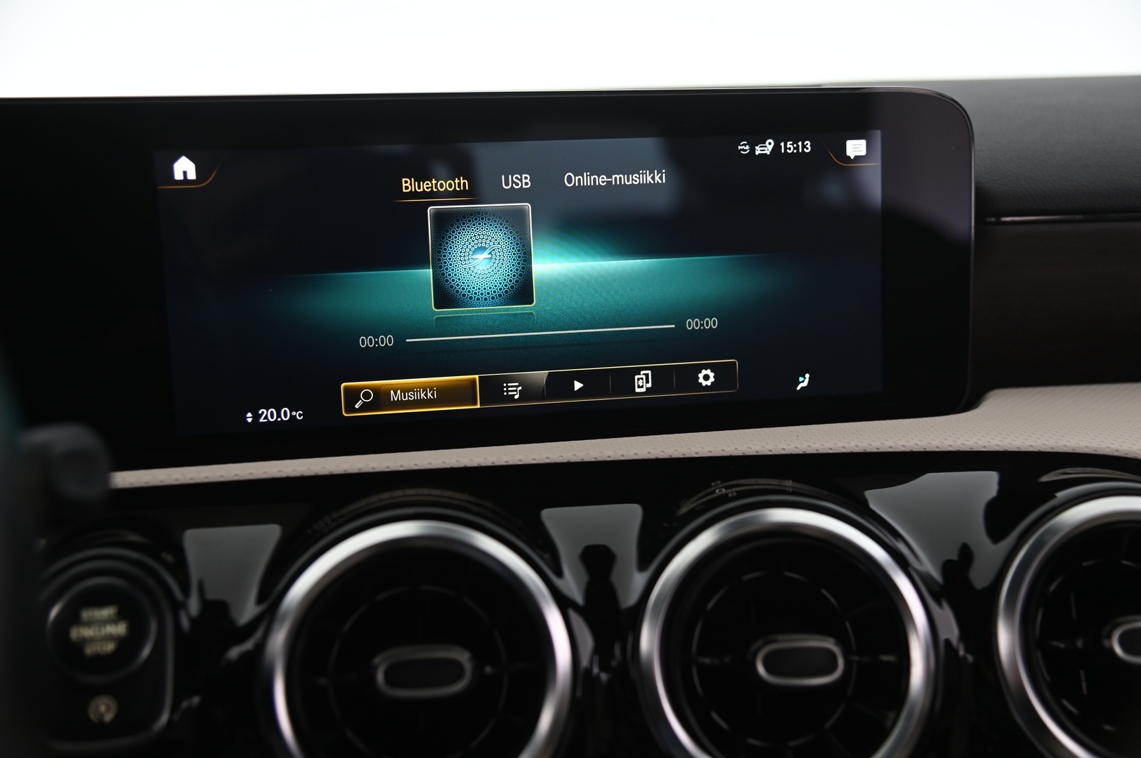 MERCEDES-BENZ A 2022