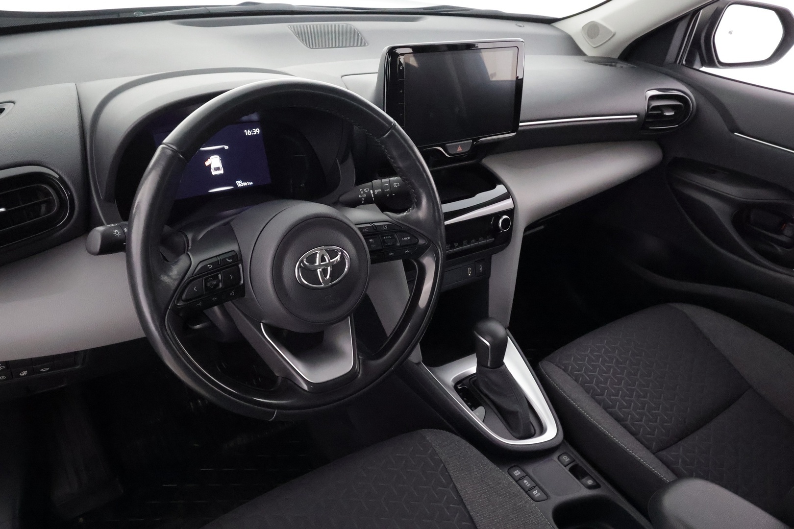 TOYOTA Yaris Cross 2022