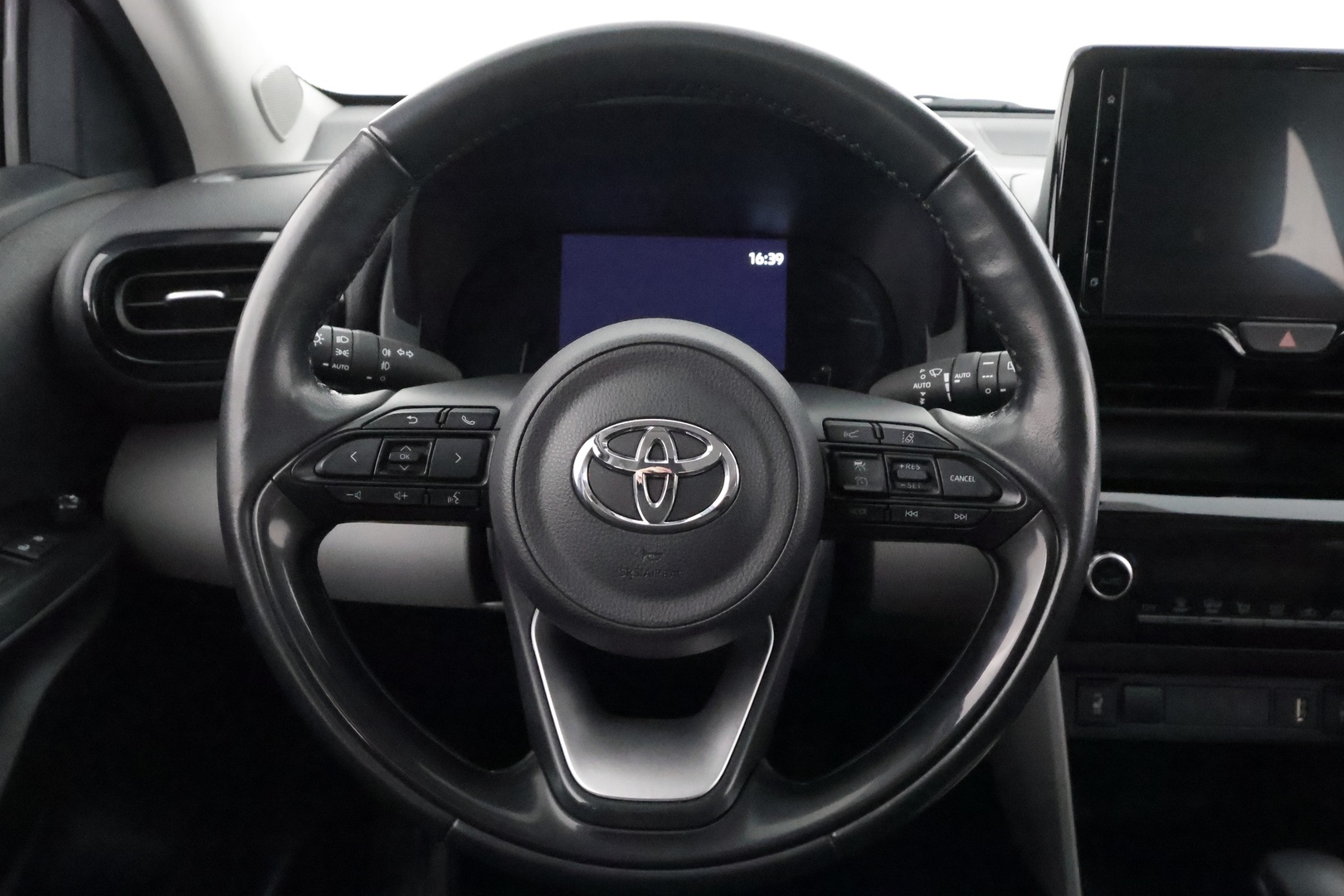 TOYOTA Yaris Cross 2022