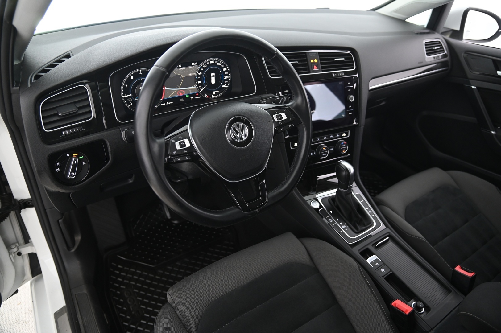 VOLKSWAGEN Golf 2018
