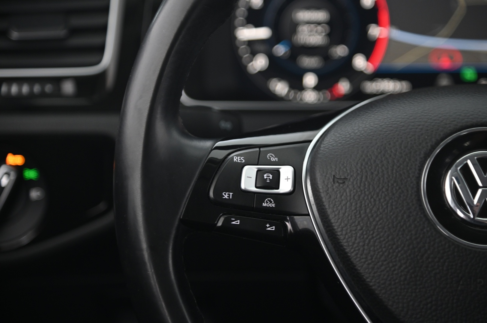VOLKSWAGEN Golf 2018