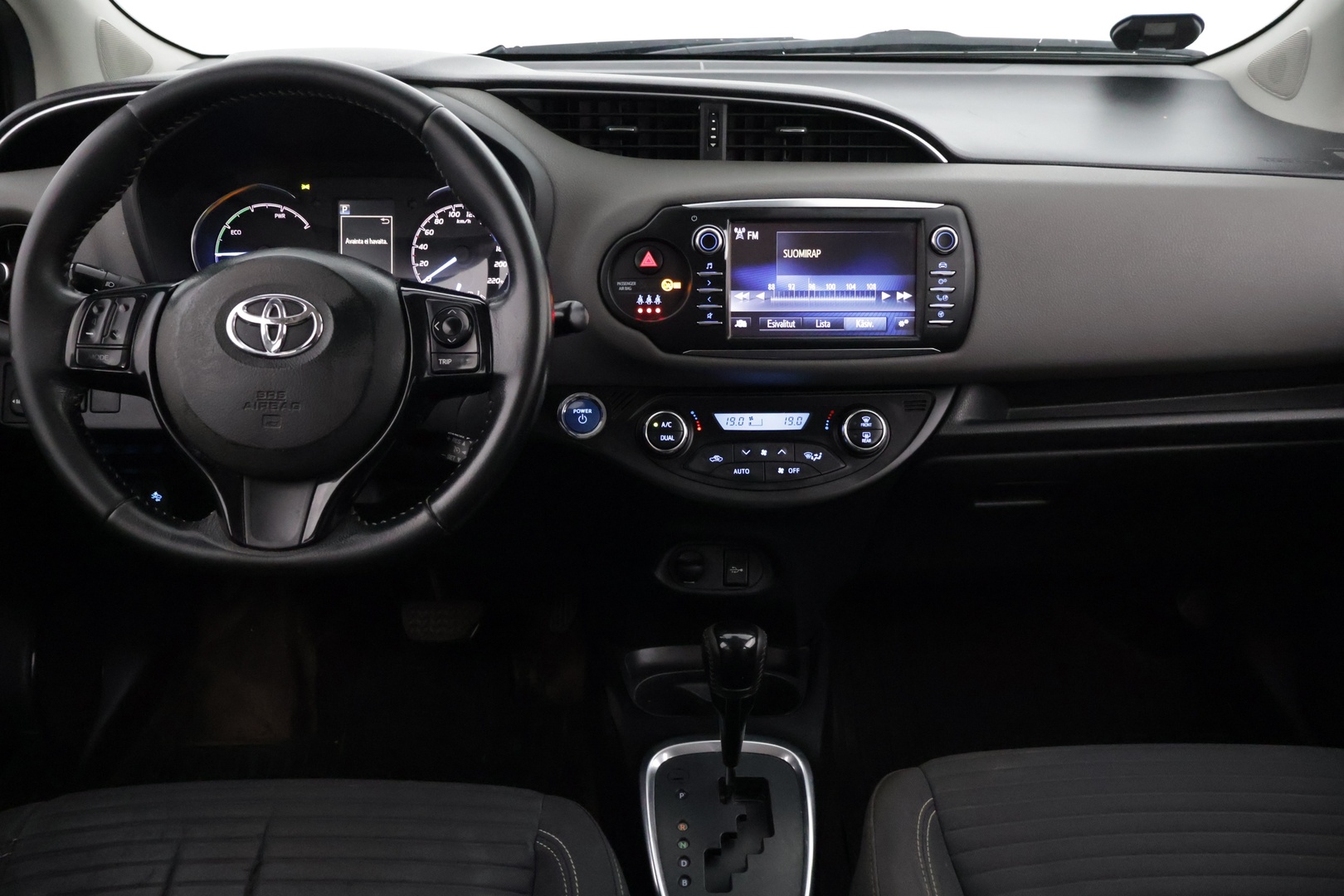 TOYOTA Yaris 2018