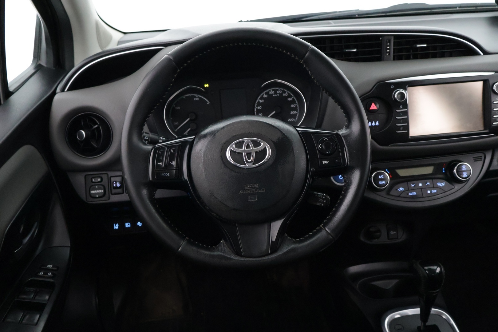 TOYOTA Yaris 2018