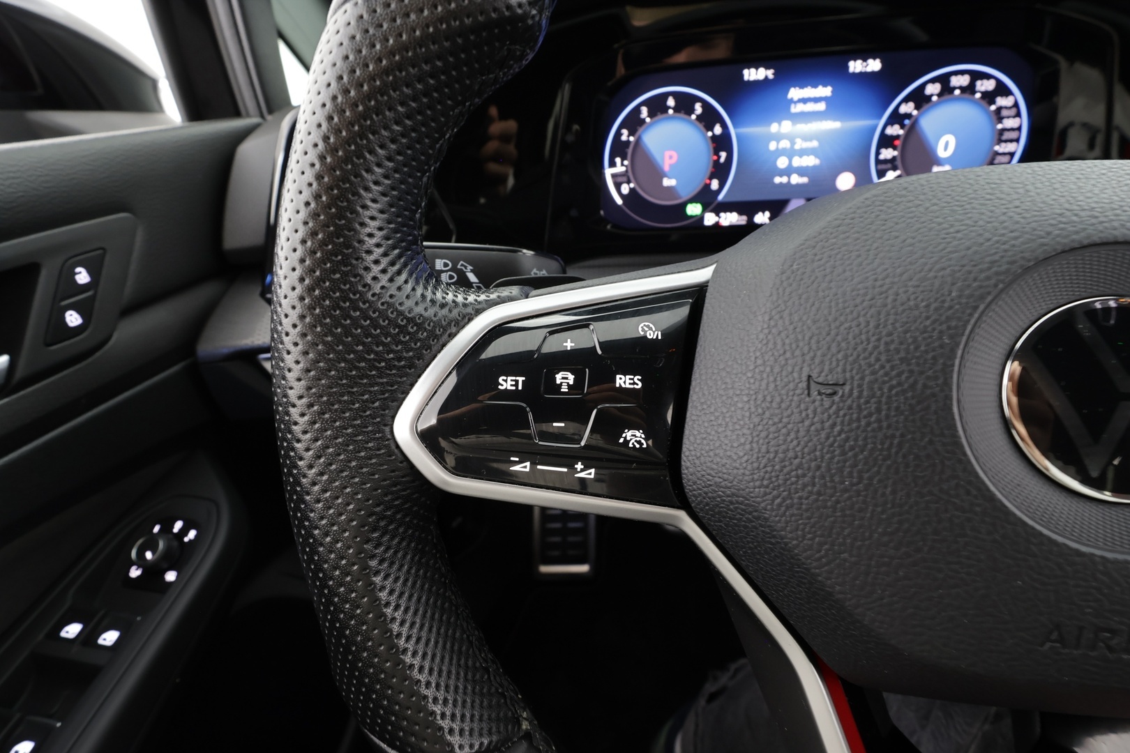 VOLKSWAGEN Golf 2023