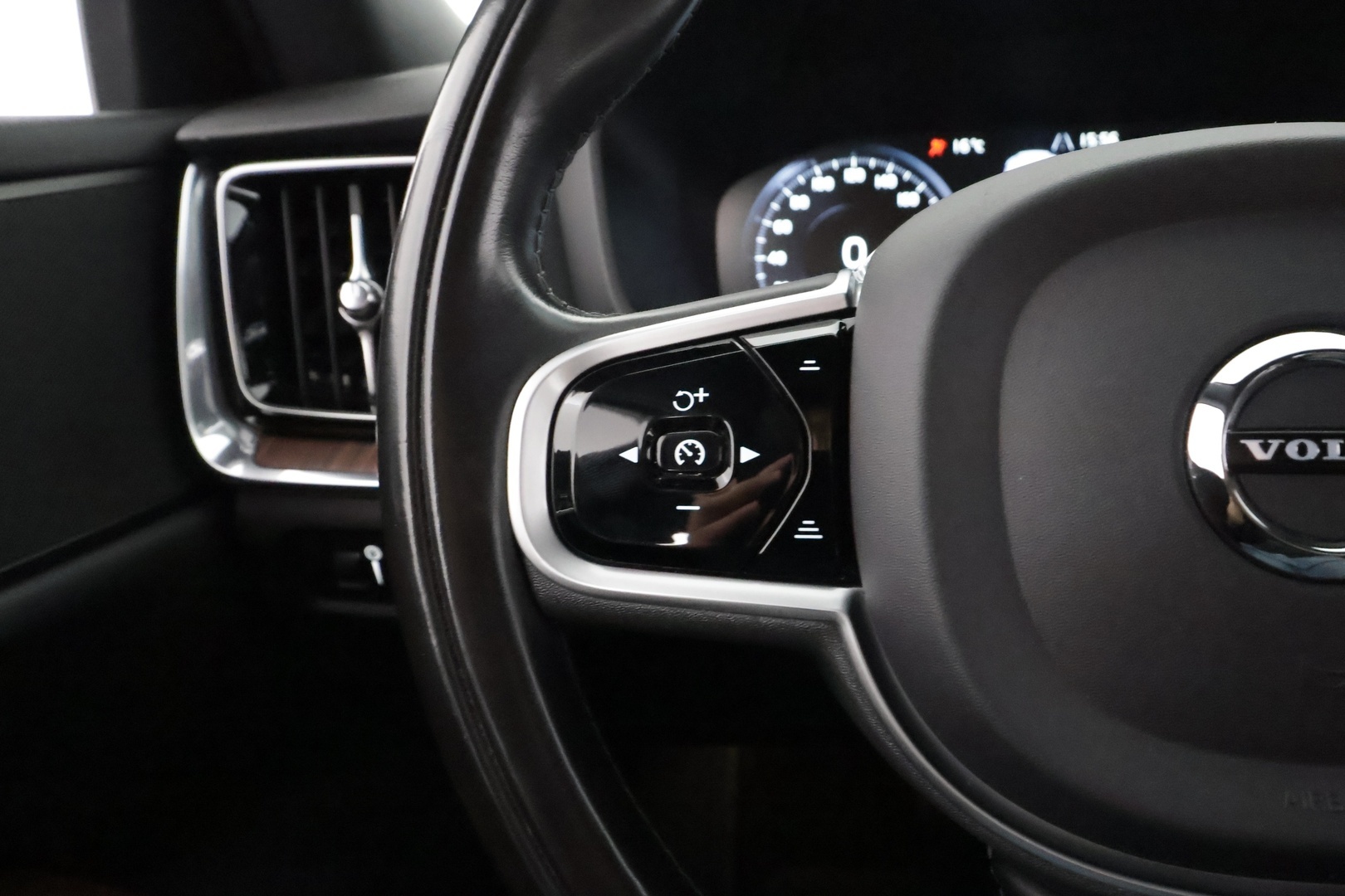 VOLVO V60 2021