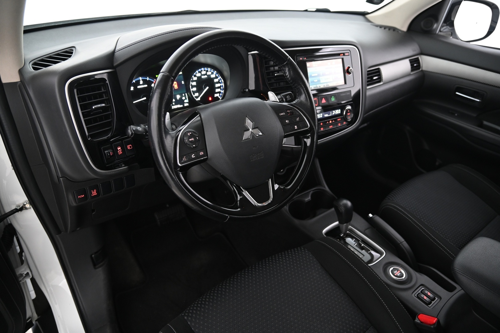 MITSUBISHI Outlander 2016