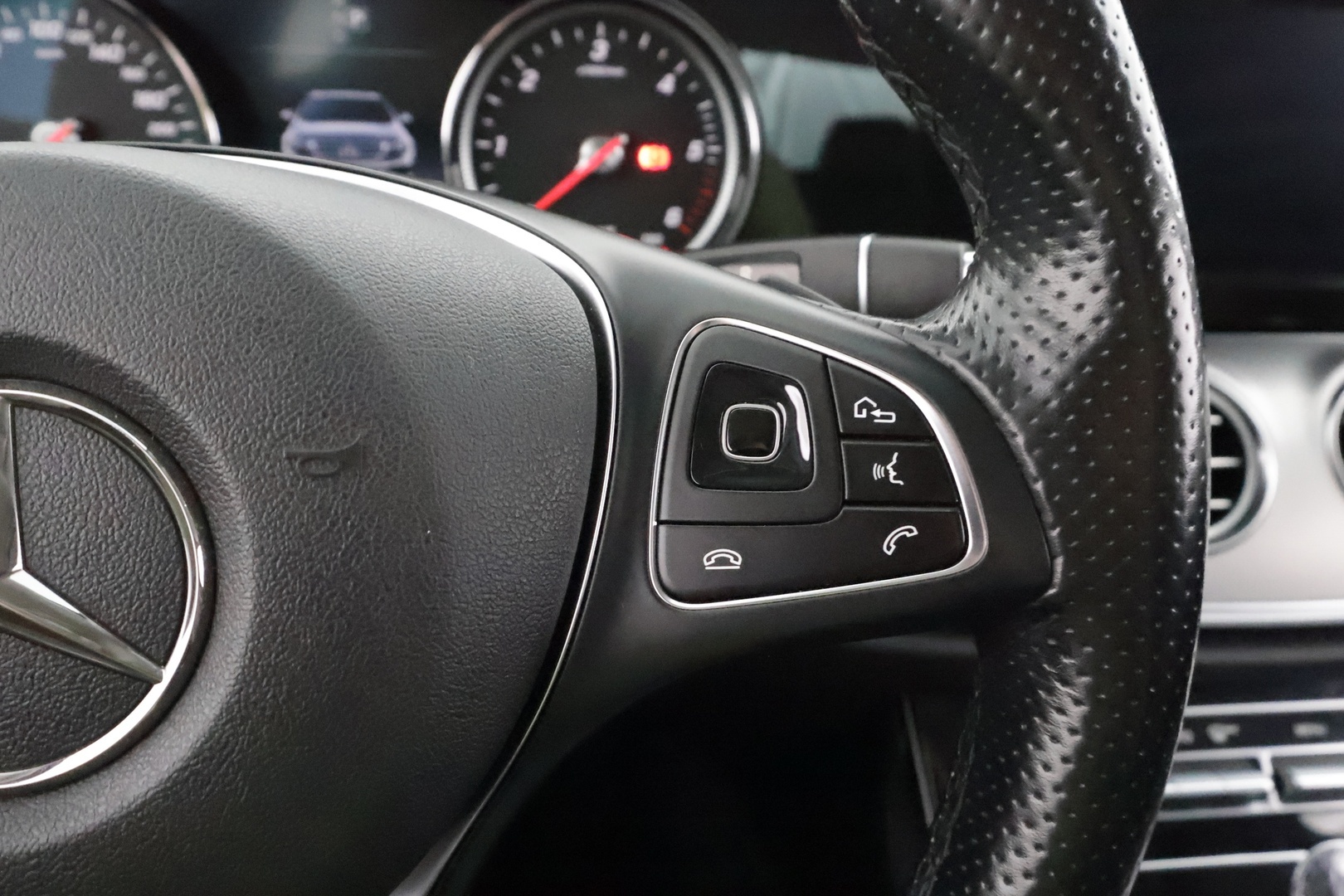 MERCEDES-BENZ E 2016