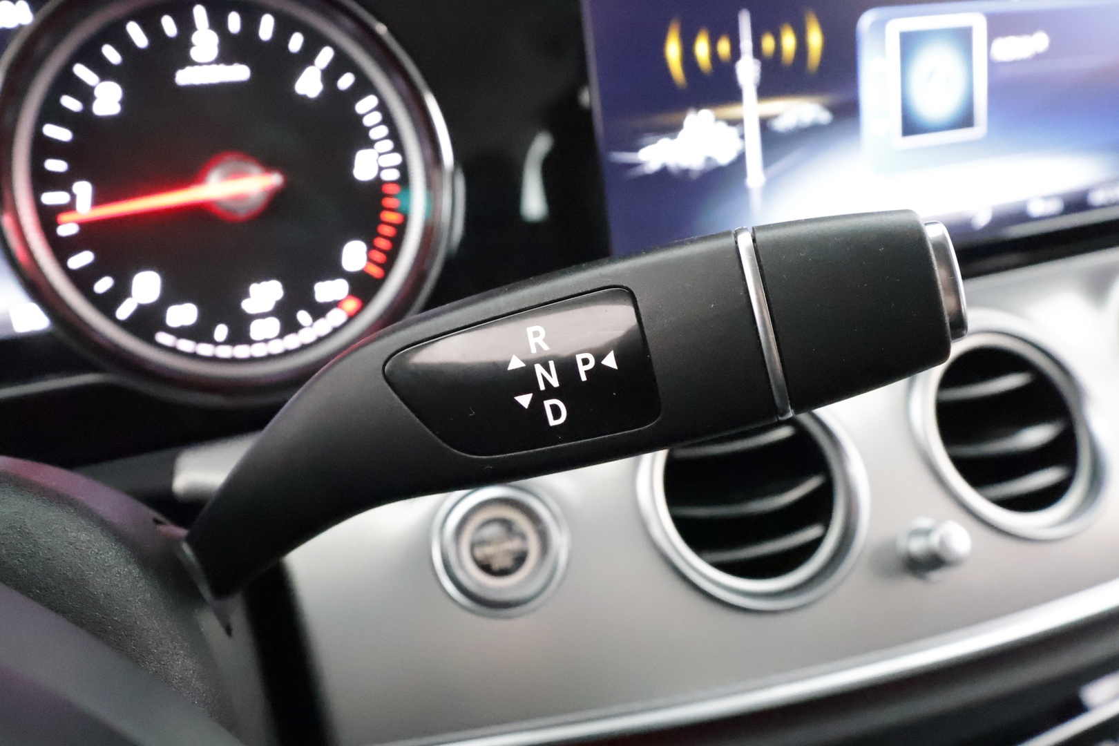 MERCEDES-BENZ E 2018