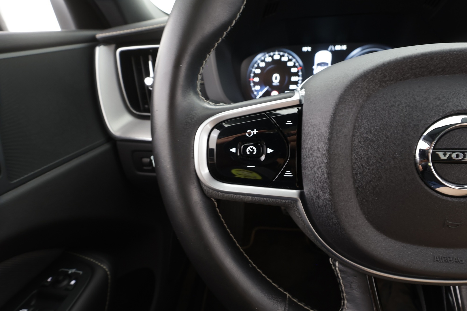 VOLVO XC60 2021