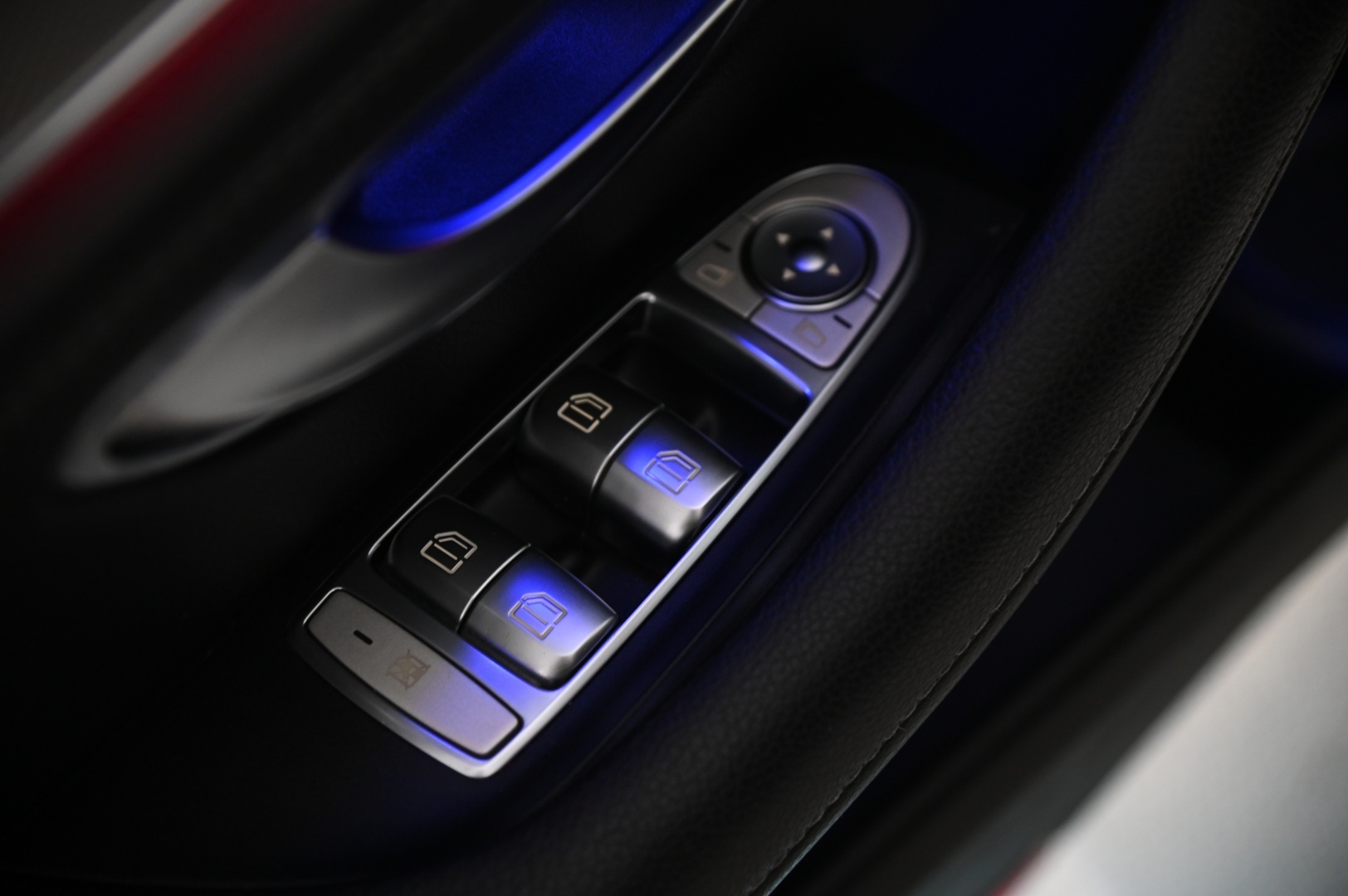 MERCEDES-BENZ E 2018