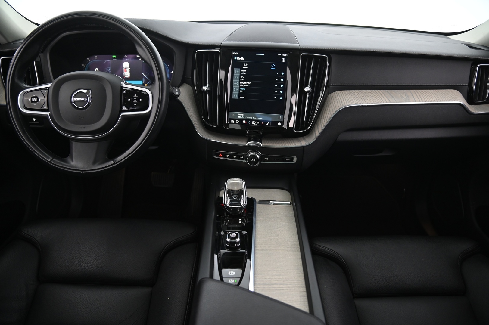 VOLVO XC60 2022