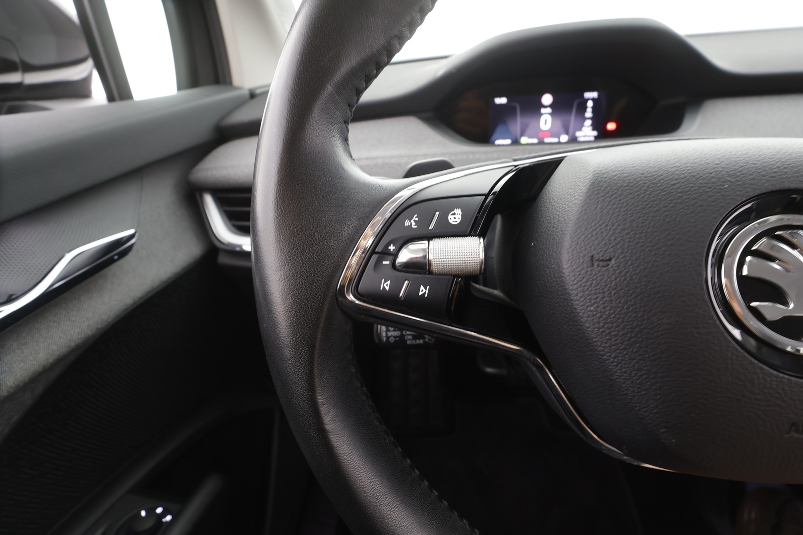 SKODA Enyaq 2023