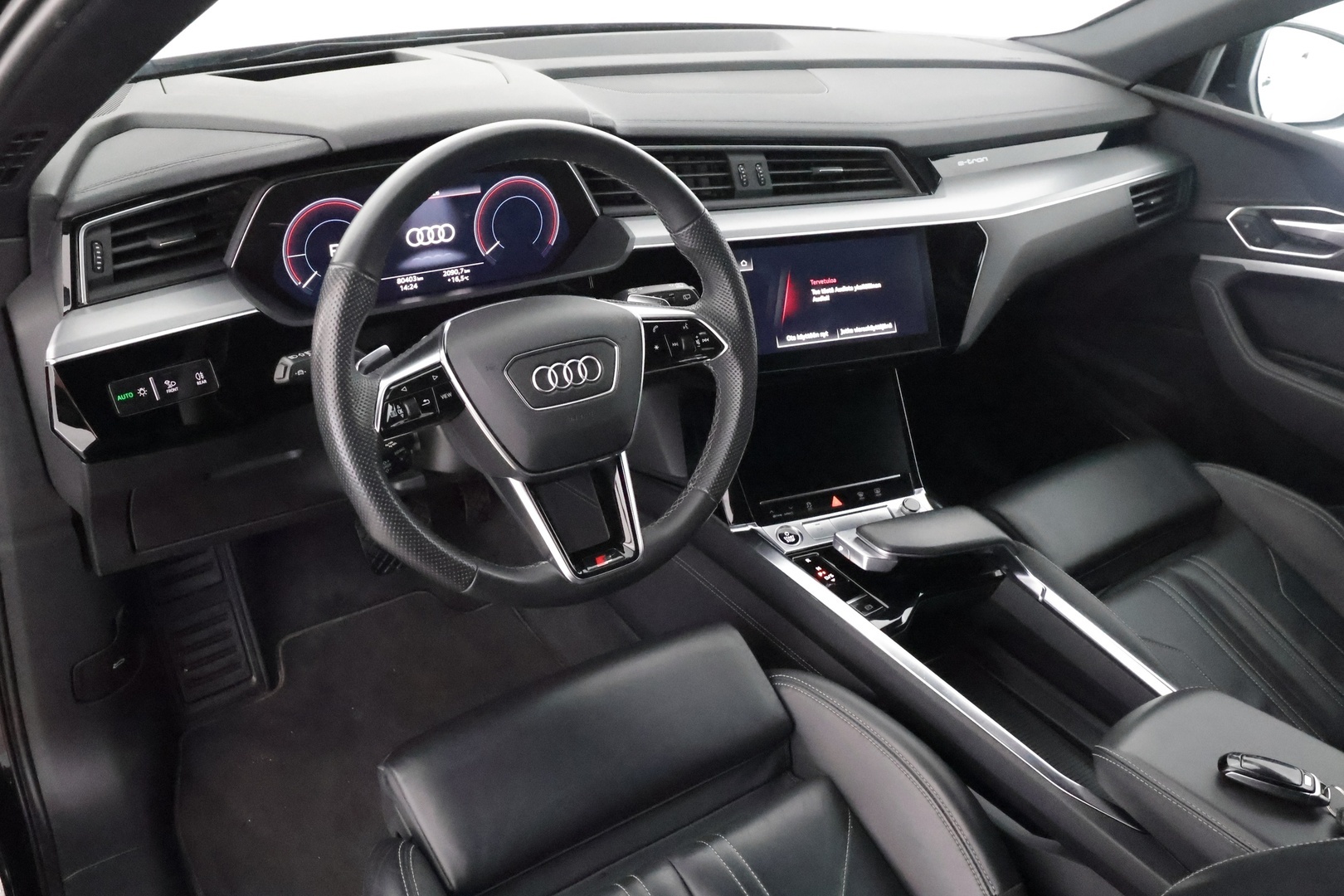 AUDI e-tron 2022