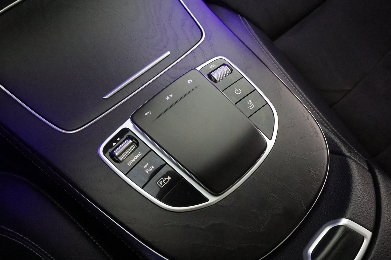 MERCEDES-BENZ E 2021